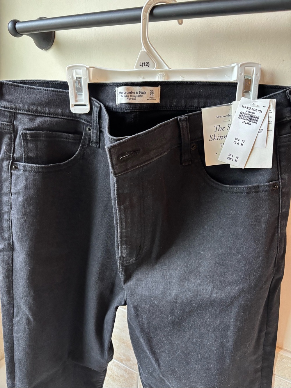 Abercrombie & Fitch Black Skinny Jeans- size 33/16 NEW